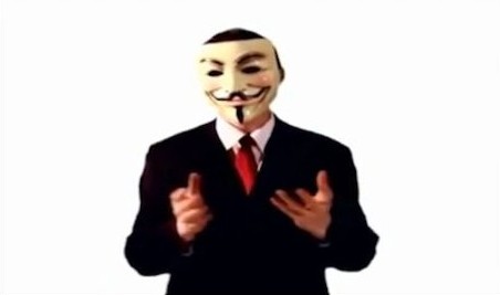 “匿名者”成员戴着电影《V字仇杀队》主人公标志性面具发表讲话(资料图) “匿名者”成员戴着电影《V字仇杀队》主人公标志性面具发表讲话(资料图)