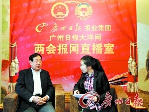 汪玉凯做客本集团两会直播室。记者邱伟荣、乔军伟摄 汪玉凯做客本集团两会直播室。记者邱伟荣、乔军伟摄