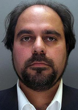 这名英国男子共骗取钱财达1.5亿英镑。 这名英国男子共骗取钱财达1.5亿英镑。