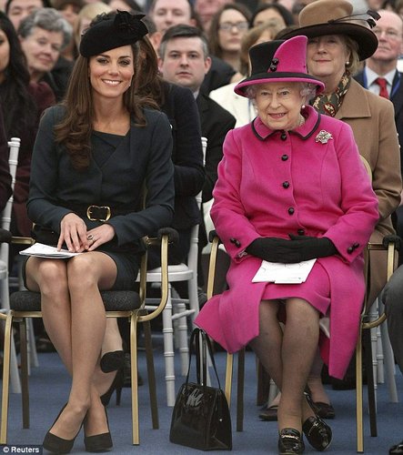 ����������ͬӢŮ������ɯ�׶����ڵ��ɸ��ش�ѧ�ۿ�һ��ʱ�б��ݡ�