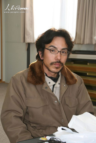 中野先生,他的不满代表了生活在简易住宅中的年轻人。 中野先生,他的不满代表了生活在简易住宅中的年轻人。