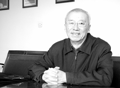 陈佳洱:物理学家、中国科学院院士。原北京大学校长、国家自然科学基金会主任,现为北京大学物理学院技术物理系教授。 陈佳洱:物理学家、中国科学院院士。原北京大学校长、国家自然科学基金会主任,现为北京大学物理学院技术物理系教授。