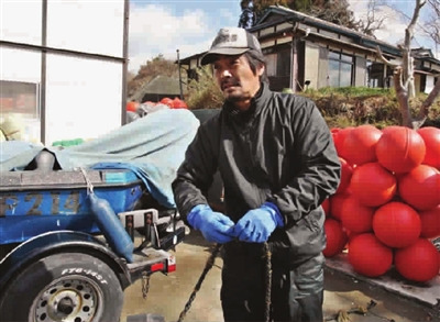 伊藤浩光在地震中损失惨重,如今重新振作起来 伊藤浩光在地震中损失惨重,如今重新振作起来