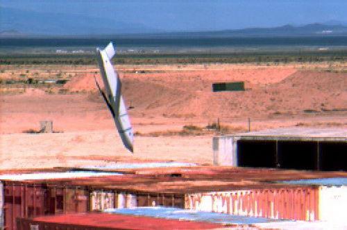 资料图:AGM-158导弹命中目标的瞬间。 资料图:AGM-158导弹命中目标的瞬间。