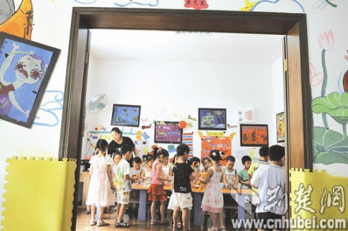 幼儿园里,孩子们在游戏中学习(资料图片) (记者刘蔚丹摄) 幼儿园里,孩子们在游戏中学习(资料图片) (记者刘蔚丹摄)