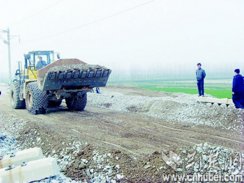 汉宜铁路潜江段加固现场 汉宜铁路潜江段加固现场