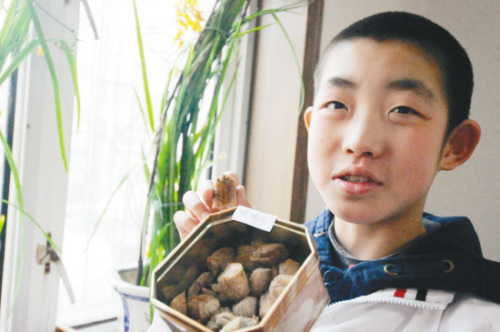 “盒子里就是螳螂卵”。 “盒子里就是螳螂卵”。