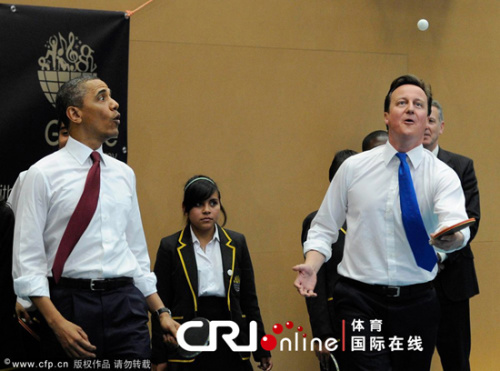 奥巴马访问英国时,曾和卡梅伦一起打乒乓球 奥巴马访问英国时,曾和卡梅伦一起打乒乓球