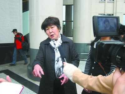 昨日,文裕章在被告席上。 昨日,文裕章在被告席上。