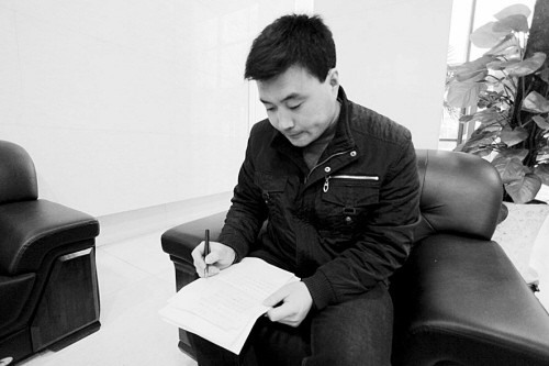 爱好歌词创作的许常清 爱好歌词创作的许常清