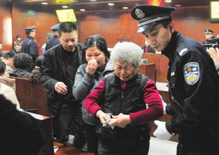 死者家属悲痛欲绝.