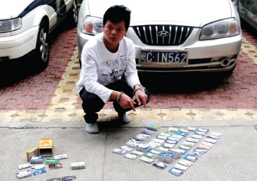 嫌疑人用这些卡作案,骗取巨额钱 嫌疑人用这些卡作案,骗取巨额钱
