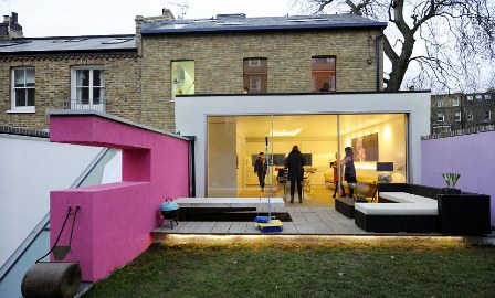 法罗夫妇投入100万英镑、花了11个月的时间才建起这间配有舞厅的“梦想家园” 法罗夫妇投入100万英镑、花了11个月的时间才建起这间配有舞厅的“梦想家园”