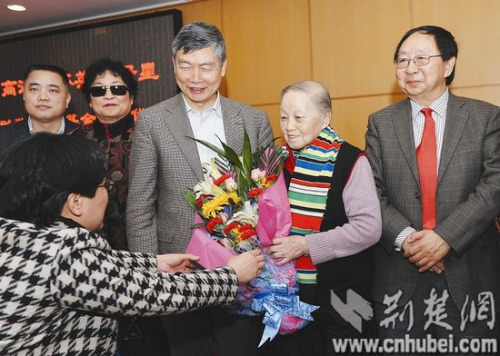 ����������ʽ�ϣ�����ΪҶ��Ӣ�׻� ���߳��� ��