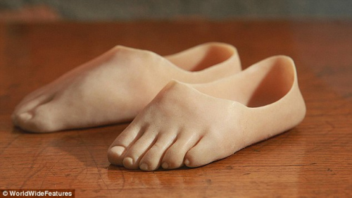 ��˫���н�ֺ����Ь���ķ�900Ӣ����