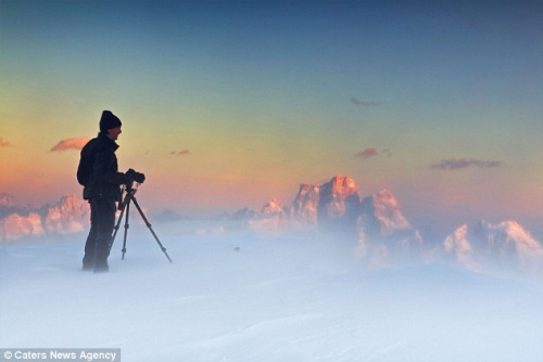 ��Ӱʦ��ɽ��֮�����㣬Զ��ǰ�������ľ�ɫ��