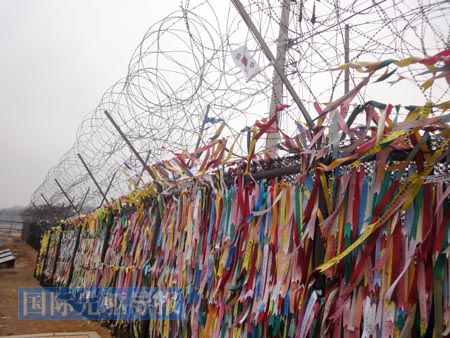 �ڳ��ʰ뵺�Ǿ���������һ�࣬���ڽ�����ͳһϣ����ֽ��ϵ������˿���ϡ�������