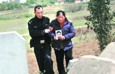 ���գ������ټ���ͬ�ܺ��˵�ĸ��ǰȥ�Ϸء� ���� ����ǿ �� 