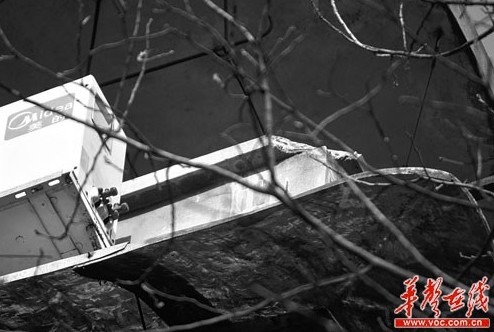 С���־��Ǳ���̨��ȱ�ڴ�ͻȻ���µ�ˮ������ҵ���ͼƬ����ʵϰ�� � ���� � ��