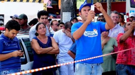 ��ѹ���´���Ⱥ��Χ�ۣ����е������ֻ�����