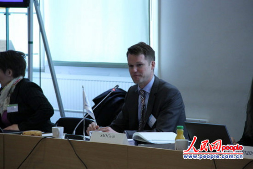 会议主席、瑞典北极事务大使古斯塔夫·林德在致开幕词。 会议主席、瑞典北极事务大使古斯塔夫·林德在致开幕词。