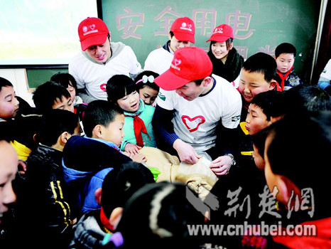 ����ͼΪ�����գ�ʡ������˾��ί����־Ը�����人�г~��������Сѧ��չ��ѧ�׷桪�������ж����� (ͨѶԱ ��ɺɺ ��)