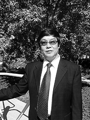 欧阳友权 2003年被评为中南大学首届十佳教学名师,2011年获第六届全国高等学校“教学名师奖”、中南大学首届“我最喜爱的研究生导师”称号(该奖项由学生评选、学生颁奖)。 欧阳友权 2003年被评为中南大学首届十佳教学名师,2011年获第六届全国高等学校“教学名师奖”、中南大学首届“我最喜爱的研究生导师”称号(该奖项由学生评选、学生颁奖)。