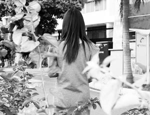 ͼΪվ�ڹ�˾�ſڵ���С�����鸴��