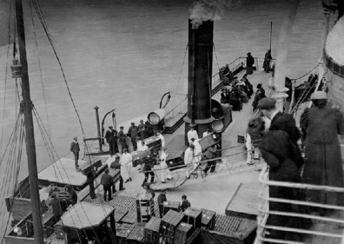 1912��4��15�գ������ġ�̩̹���̹���Ų���������ı�ɽ��ײ��