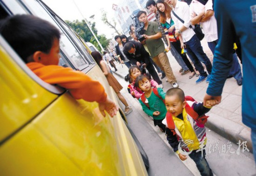 �׶�԰У�����¹ʡ��߷����� ��տ�� ��