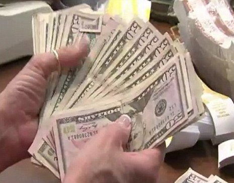 警方查获的美金 警方查获的美金