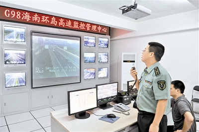 军地联网全程监控行驶中的军车。廖宝祺摄 军地联网全程监控行驶中的军车。廖宝祺摄