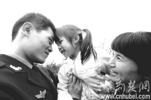 杨秀英和女儿杨思敏,当面谢恩人 杨秀英和女儿杨思敏,当面谢恩人