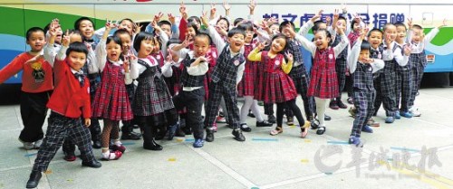 幼儿园学位总让家长揪心 羊城晚报记者 陈秋明 摄(资料图片) 幼儿园学位总让家长揪心 羊城晚报记者 陈秋明 摄(资料图片)