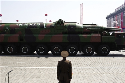 15日,朝鲜阅兵式上展示的导弹 15日,朝鲜阅兵式上展示的导弹