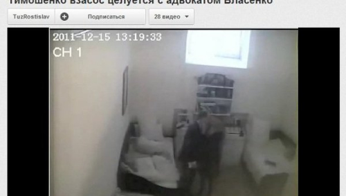 视频中一名女子和一名男子在亲吻,但两人面部特征并不清楚 视频中一名女子和一名男子在亲吻,但两人面部特征并不清楚