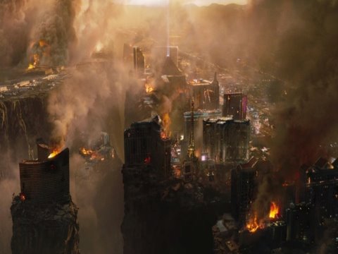 電影《2012》中描述了世界末日的來臨,造成不少民眾恐慌。 電影《2012》中描述了世界末日的來臨,造成不少民眾恐慌。