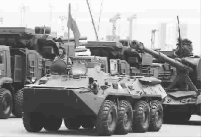 4月26日,俄罗斯士兵进行胜利日阅兵夜间排演 4月26日,俄罗斯士兵进行胜利日阅兵夜间排演
