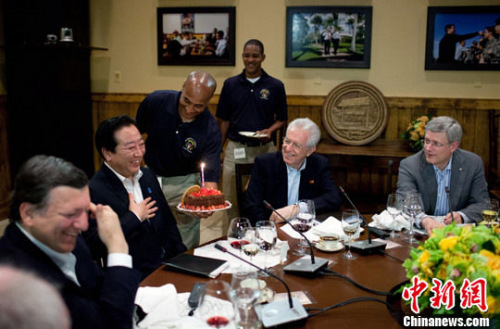 生日快乐!出席八国峰会的领导人为日本首相野田佳彦庆生 生日快乐!出席八国峰会的领导人为日本首相野田佳彦庆生