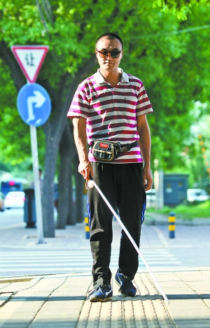 盲人小伙独游亚洲四国称苦中求乐是智慧图