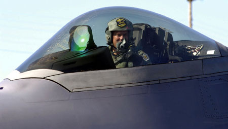 F-22最近因供氧问题饱受诟病 F-22最近因供氧问题饱受诟病