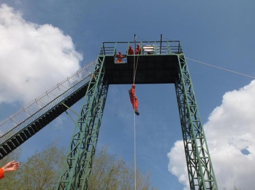 实施索降 实施索降