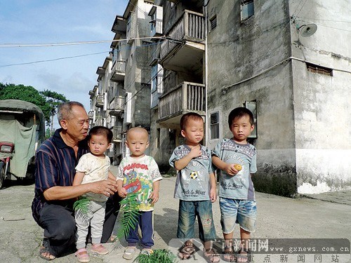 11号楼第二对、第四对双胞胎。记者 黄匀摄 11号楼第二对、第四对双胞胎。记者 黄匀摄