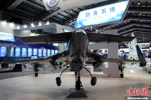 国航天科技集团公司研制的CH-3中程长航时无人机首次公开亮相,在当日开幕的珠海航展上向公众展示。 国航天科技集团公司研制的CH-3中程长航时无人机首次公开亮相,在当日开幕的珠海航展上向公众展示。