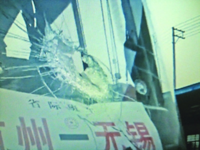 吴斌生前驾驶的大巴车封存在无锡。 季娜娜 摄 吴斌生前驾驶的大巴车封存在无锡。 季娜娜 摄