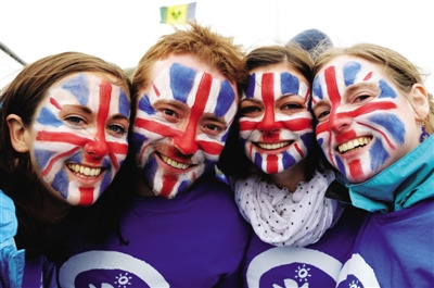 “四面”欢歌 3日,“四张脸”凑在一起合影 “四面”欢歌 3日,“四张脸”凑在一起合影