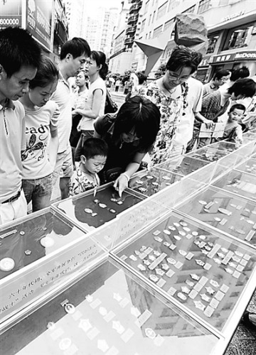 上图:南宁展览现场。李 斌摄 上图:南宁展览现场。李 斌摄