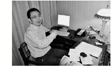 今年3月初,林春平接受记者采访时的场景。 解亮 摄 今年3月初,林春平接受记者采访时的场景。 解亮 摄