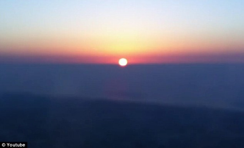 “第一次日出”时的太阳 “第一次日出”时的太阳