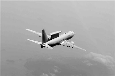 包括一架E—737型“和平之眼”空中预警机(上图)和一架T/A—50型轻型攻击机也将参加此次军演。这是这两种飞机首次参加韩美联合演练。资料图 包括一架E—737型“和平之眼”空中预警机(上图)和一架T/A—50型轻型攻击机也将参加此次军演。这是这两种飞机首次参加韩美联合演练。资料图